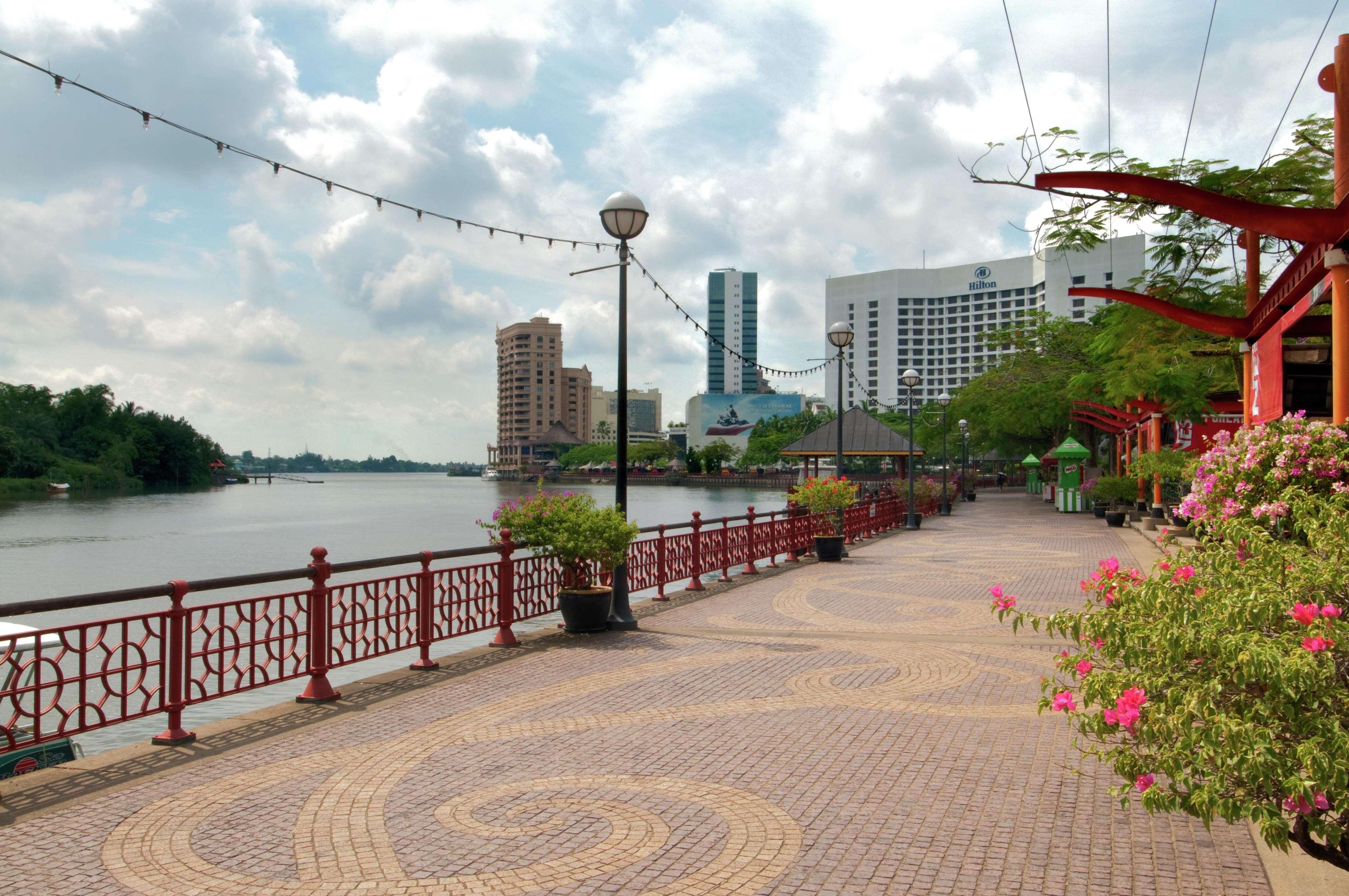 Hilton Kuching Hotel Exterior foto